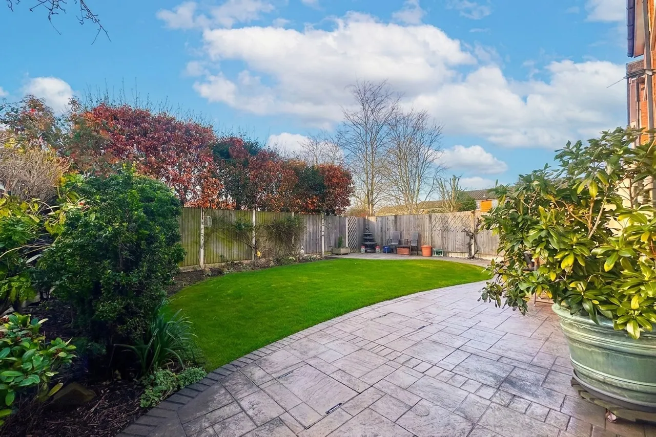 Lindisfarne Drive, Stockport, photo 27