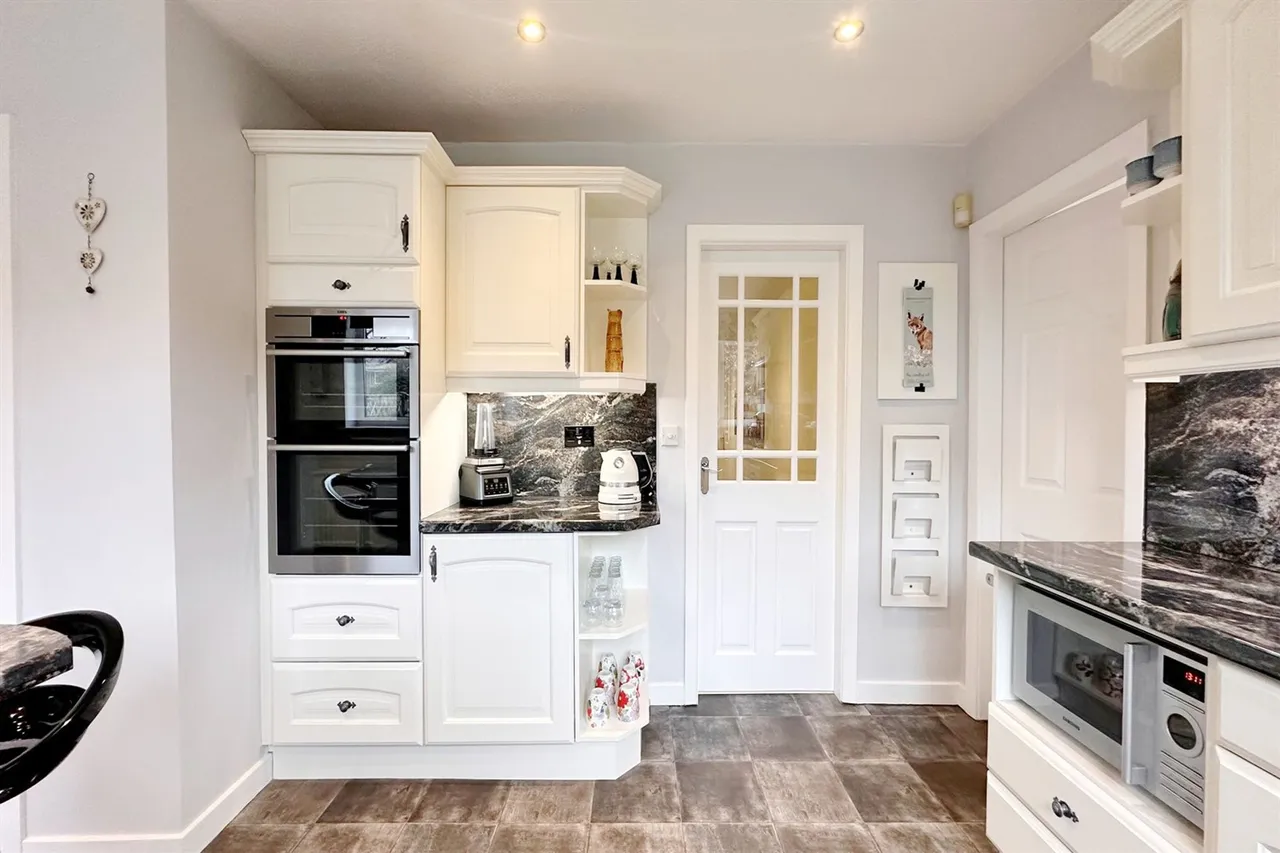 Lindisfarne Drive, Stockport, photo 15