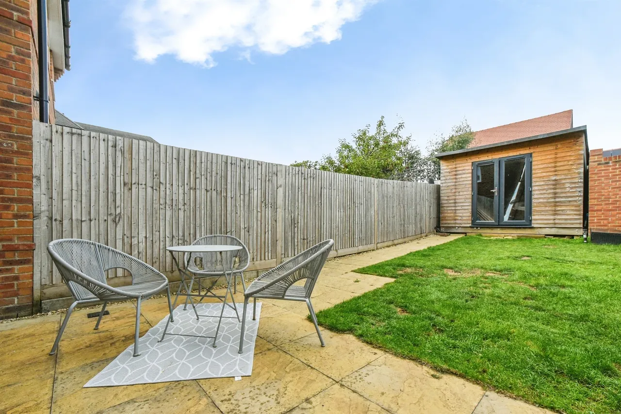 Raven Way, Shrivenham, SN6, photo 5