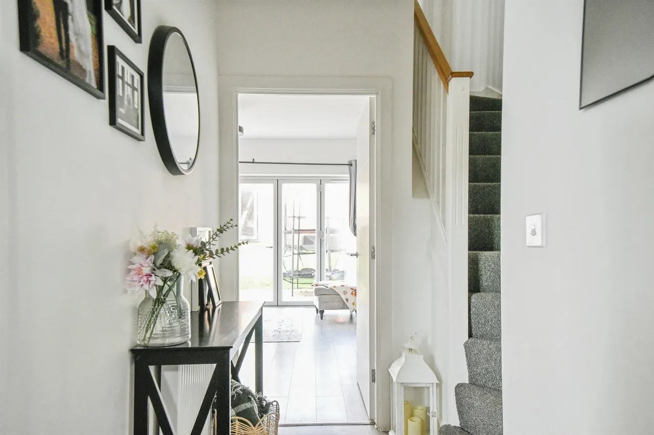 Raven Way, Shrivenham, SN6, photo 2