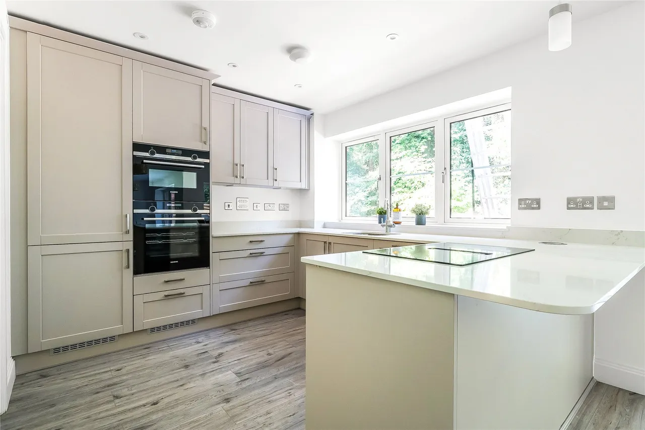 Ockford Road, Godalming, GU7, photo 2