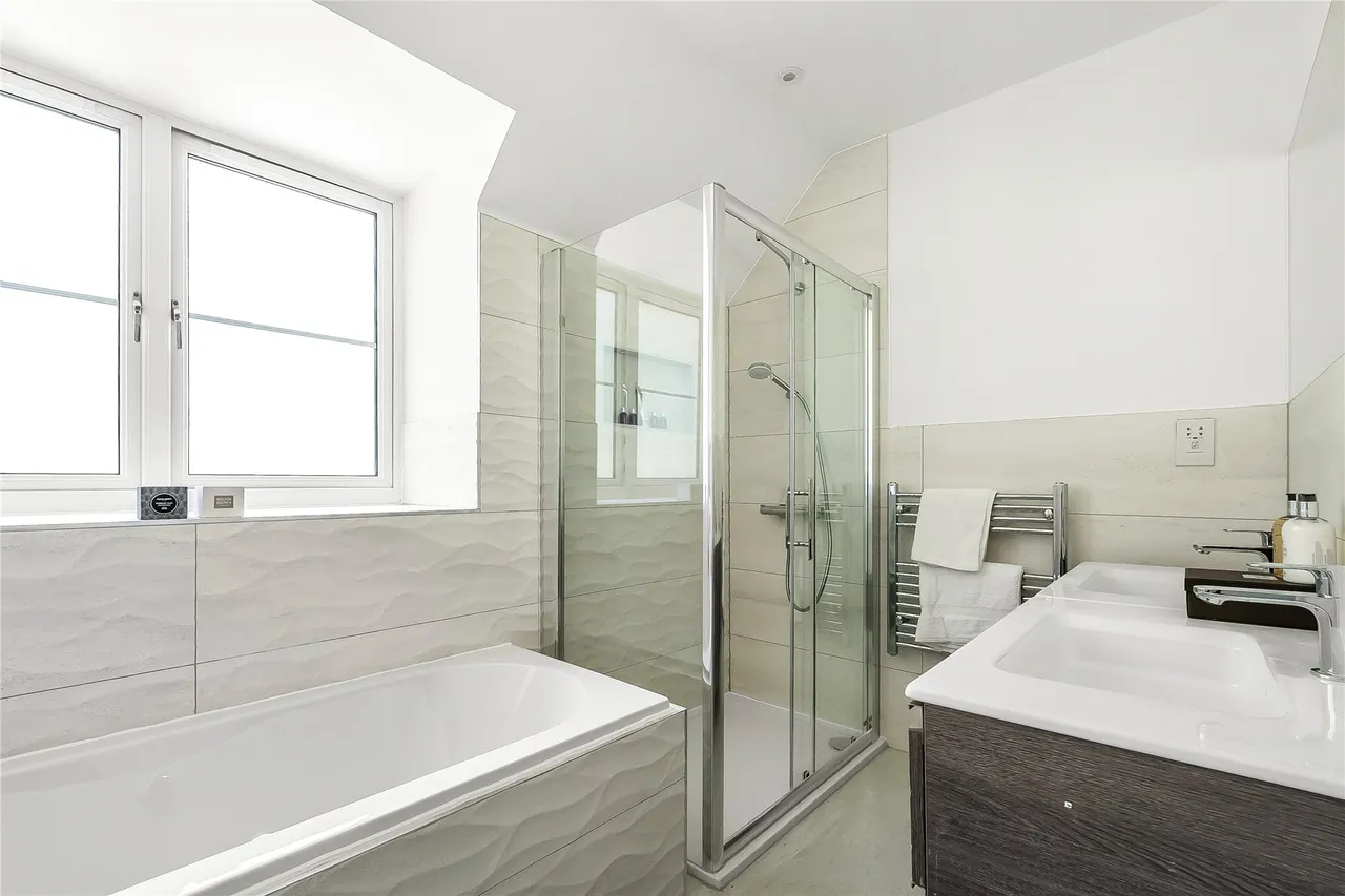 Ockford Road, Godalming, GU7, photo 12