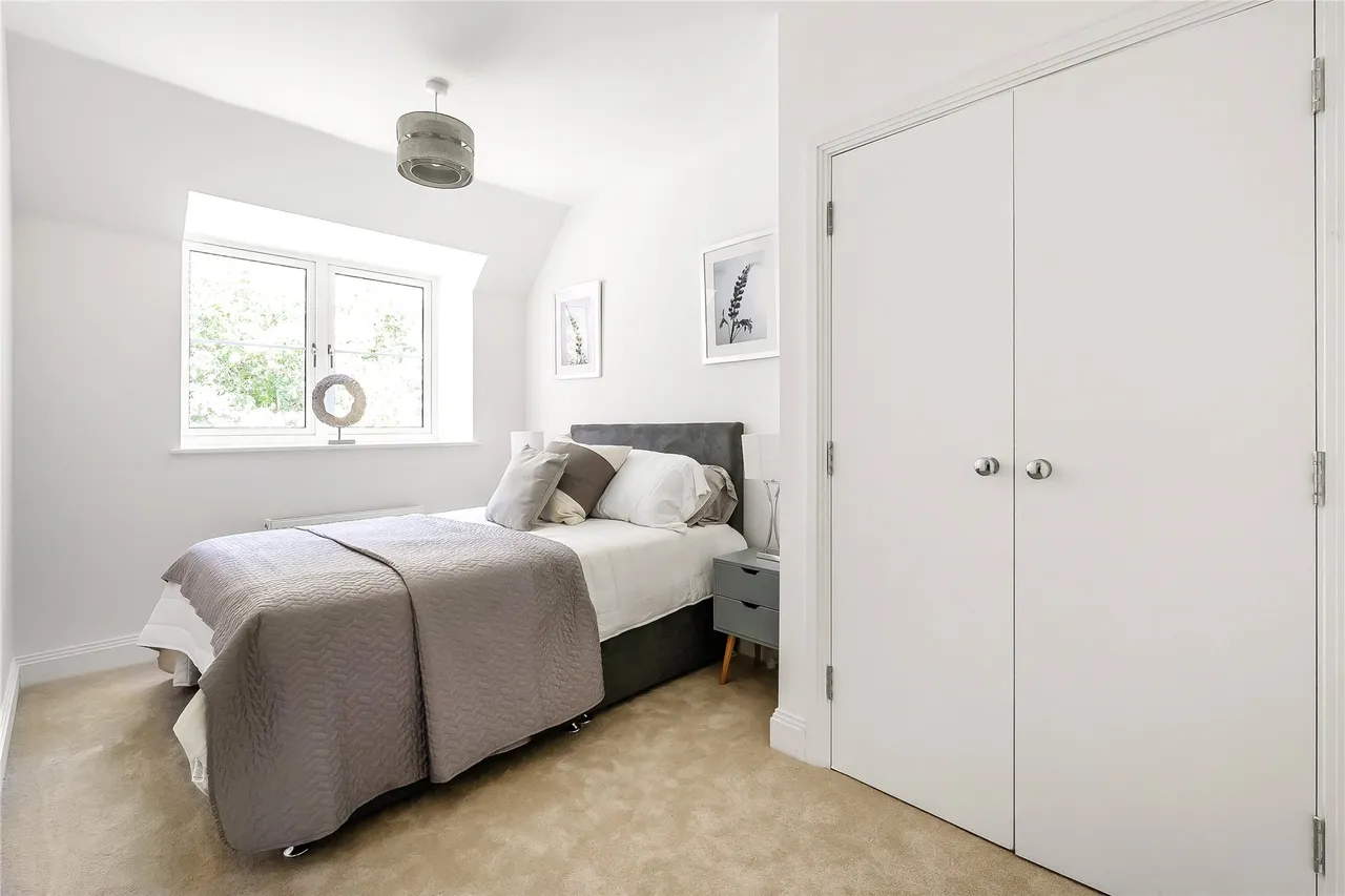 Ockford Road, Godalming, GU7, photo 17