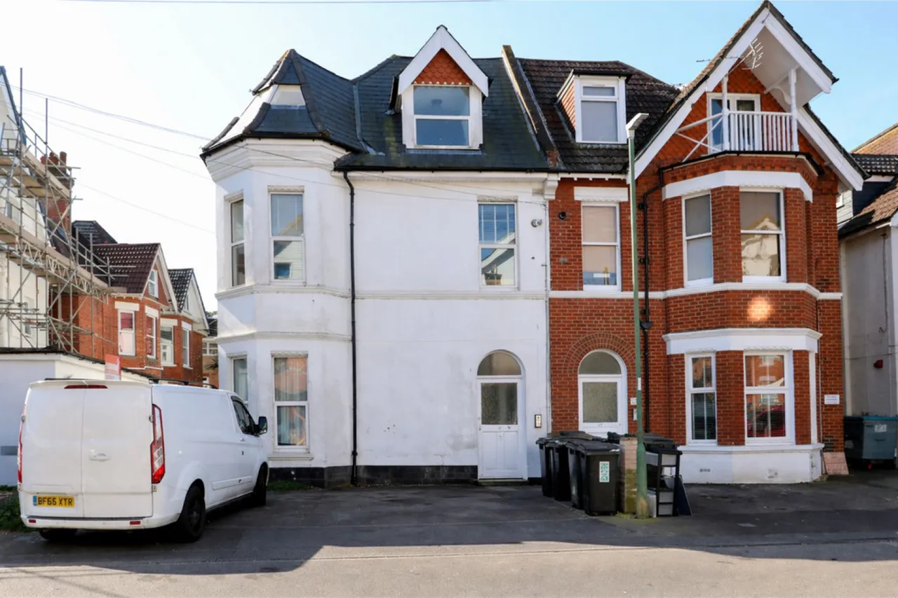 1 bed flat for sale — St Johns Road, Bournemouth