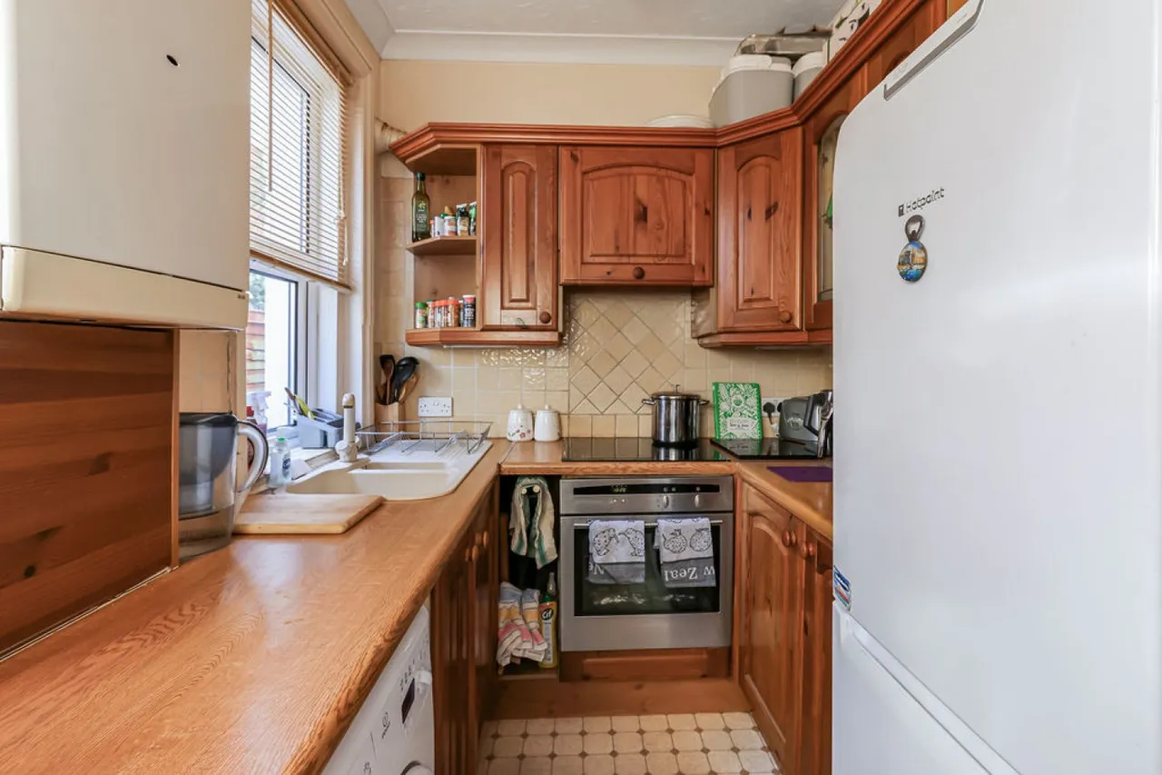 St Johns Road, Bournemouth, photo 6