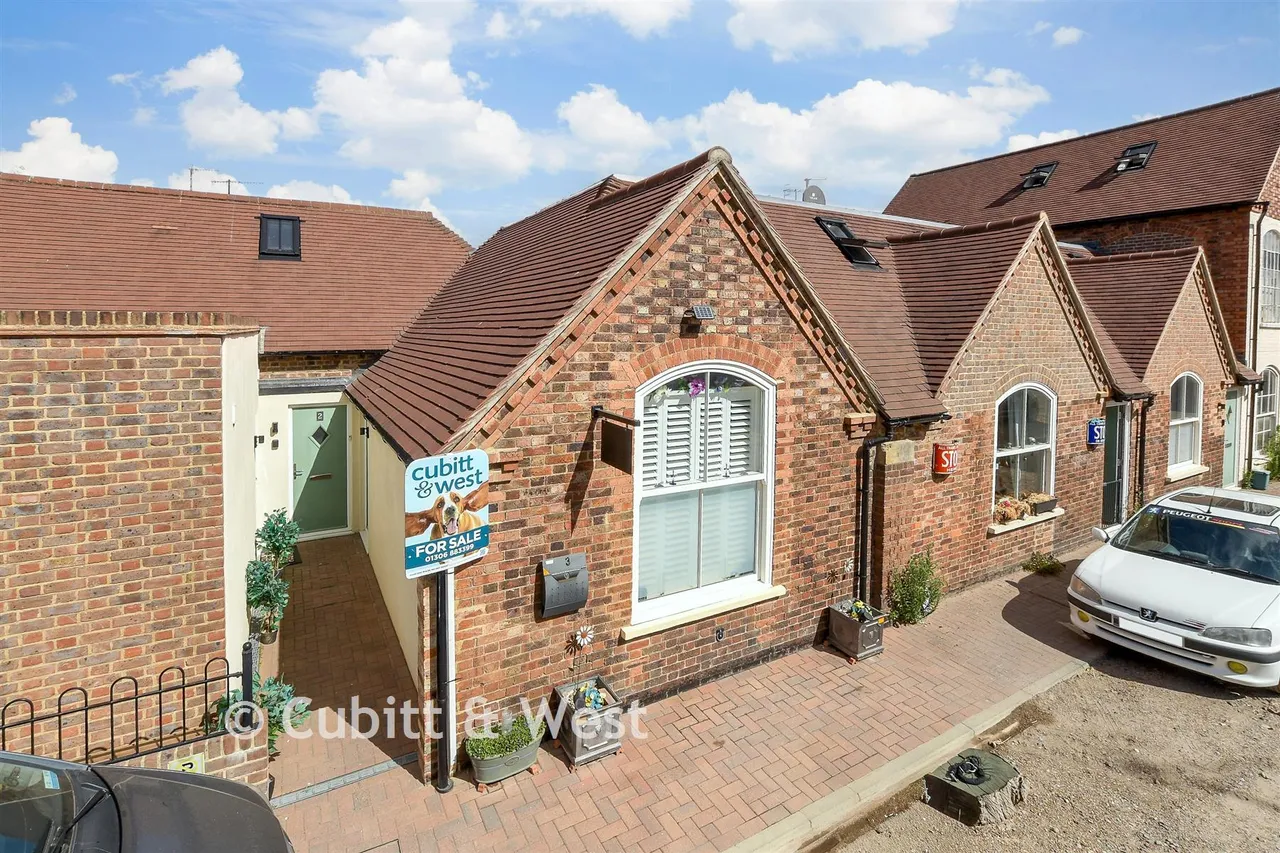 1 bed house for sale, Ansell Road, Dorking, RH4