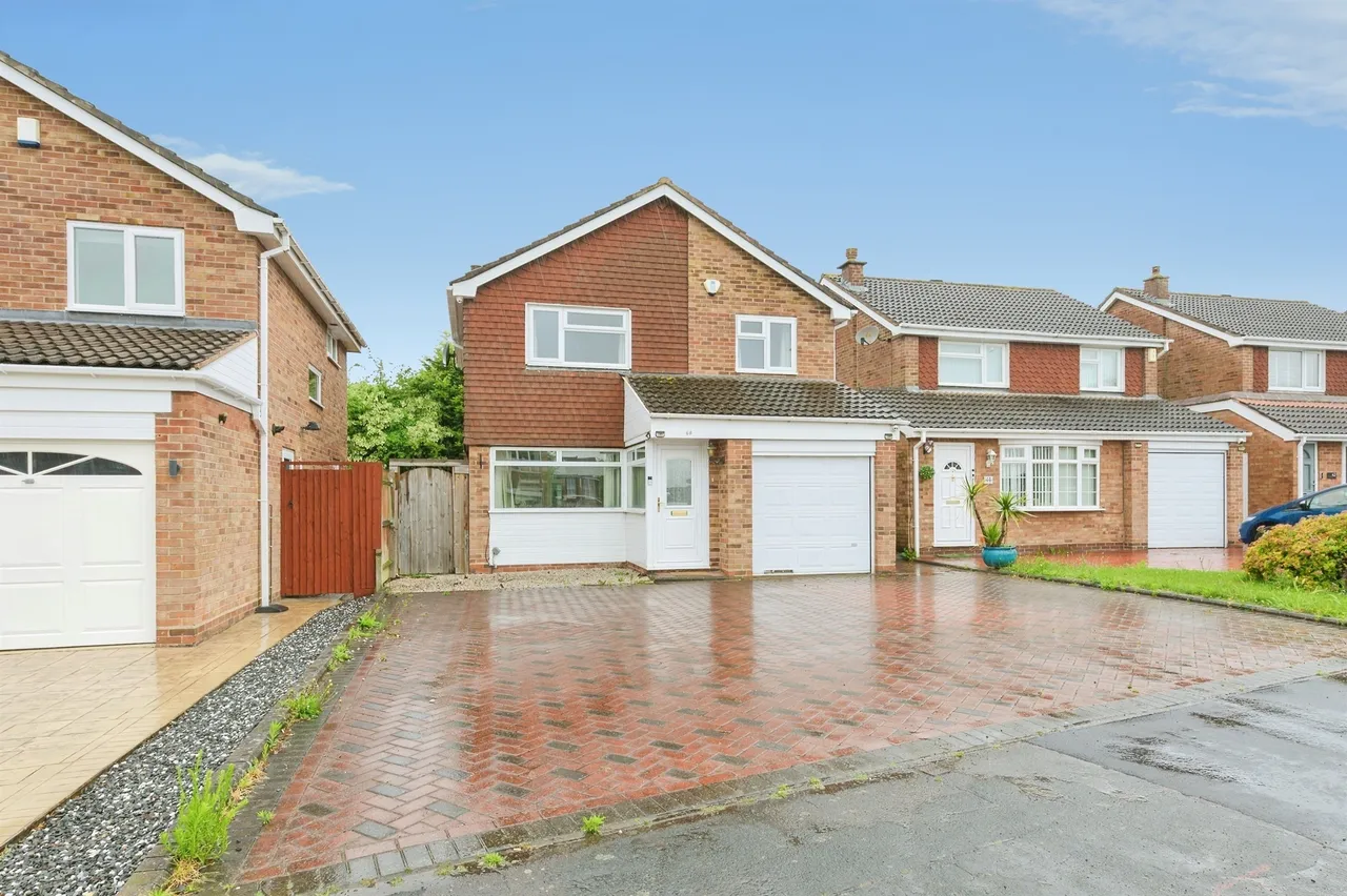 3 bed house for sale — Walsh Drive, Sutton Coldfield