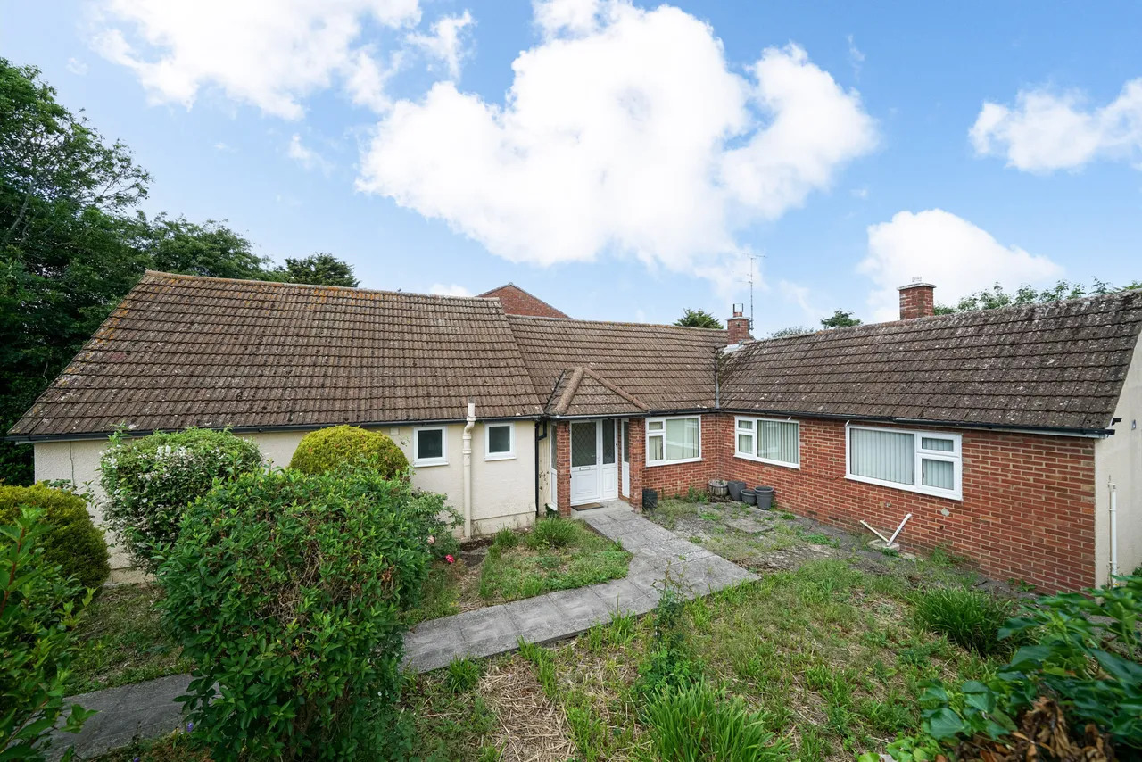 4 bed house for sale — Middle Road, Aylesbury