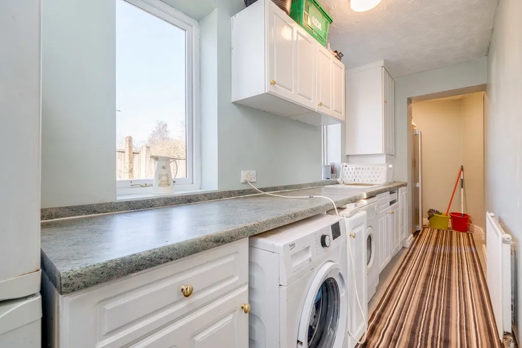 Cross Lane, Birkenshaw, BD11, photo 23