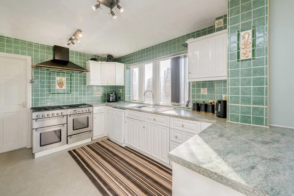 Cross Lane, Birkenshaw, BD11, photo 21