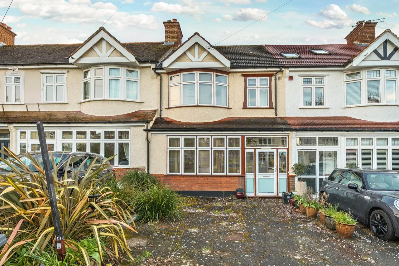 3 bed house for sale — Merlin Grove, BR3