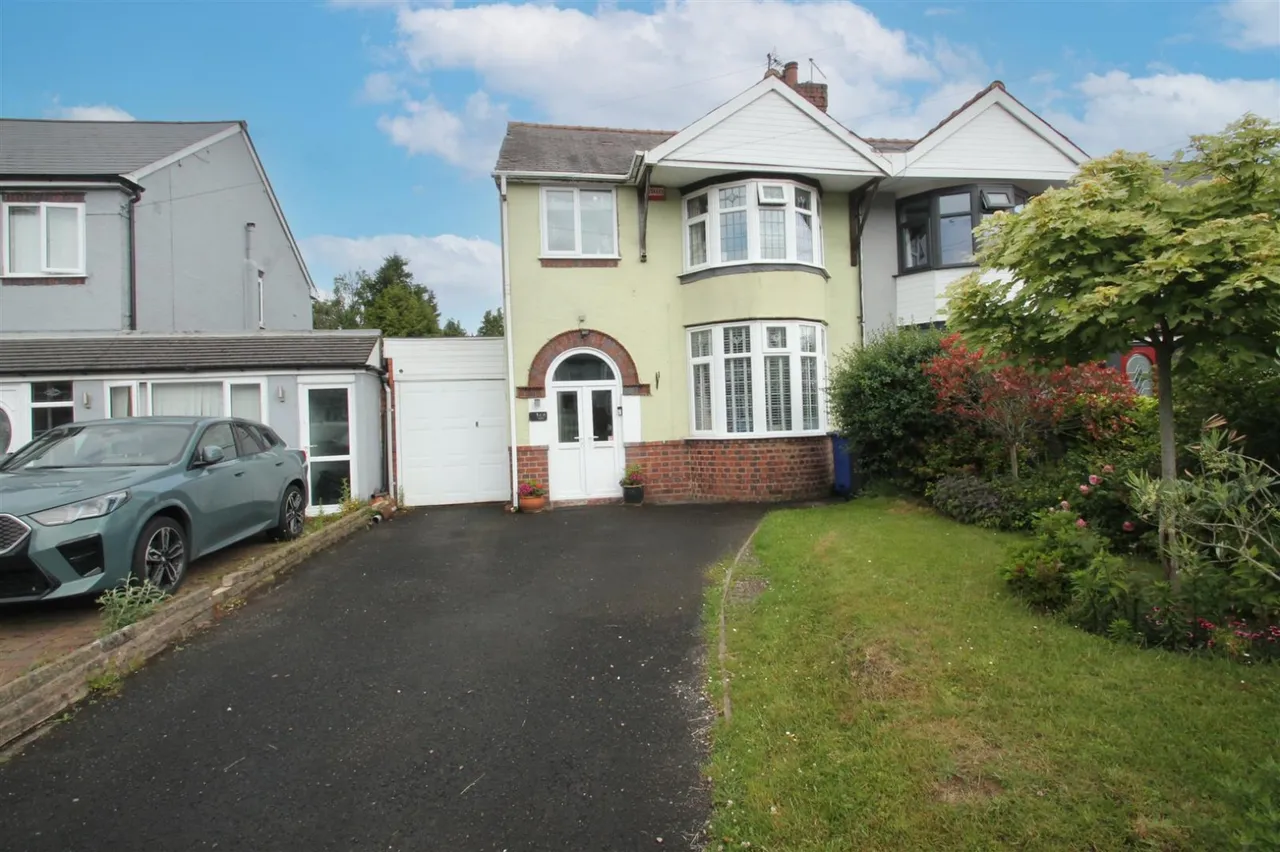 3 bed property for sale — Greenhill Road, Halesowen