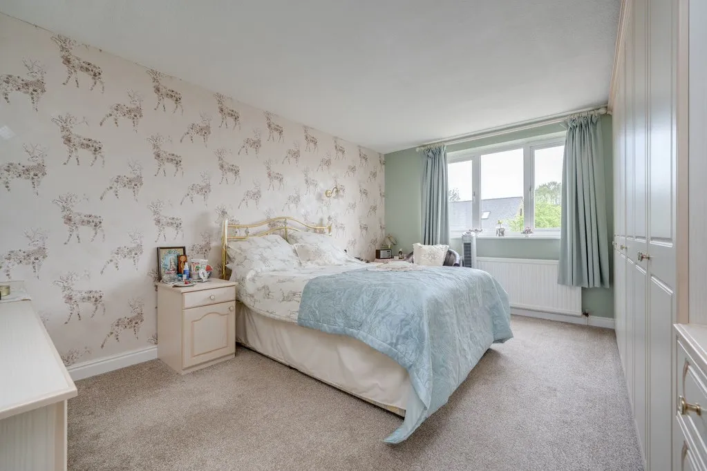 Bradford Road, Birstall WF17 9JB, photo 16