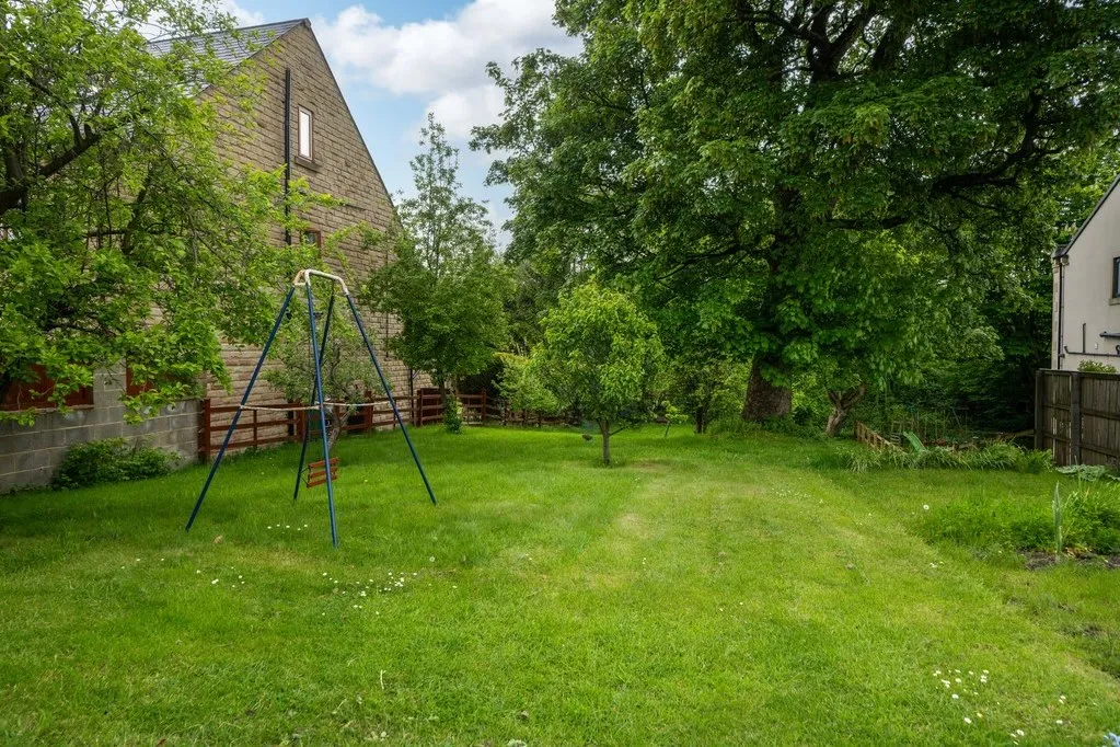 Bradford Road, Birstall WF17 9JB, photo 4