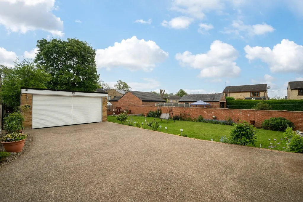 Bradford Road, Birstall WF17 9JB, photo 3