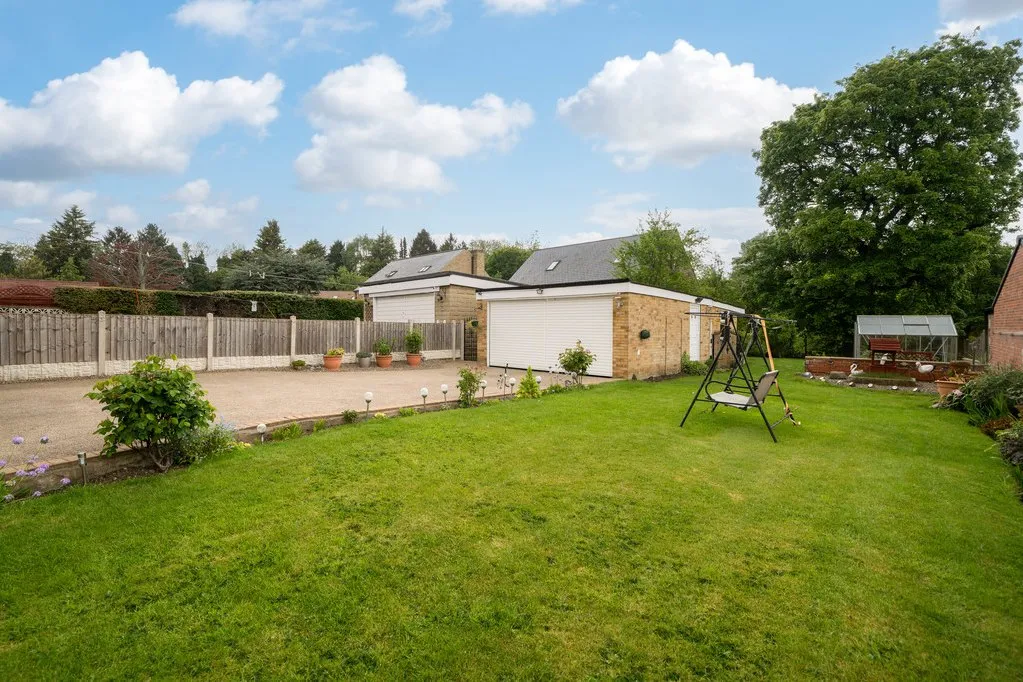 Bradford Road, Birstall WF17 9JB, photo 22