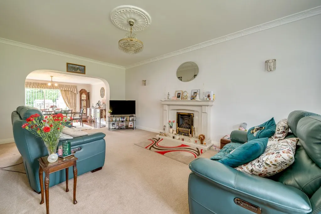 Bradford Road, Birstall WF17 9JB, photo 12