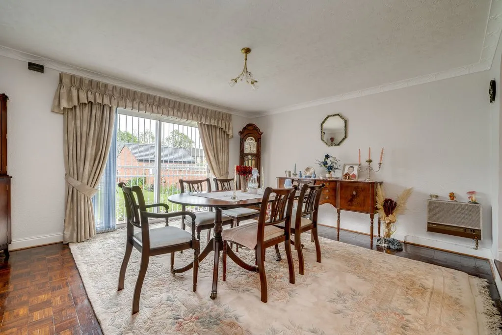 Bradford Road, Birstall WF17 9JB, photo 10