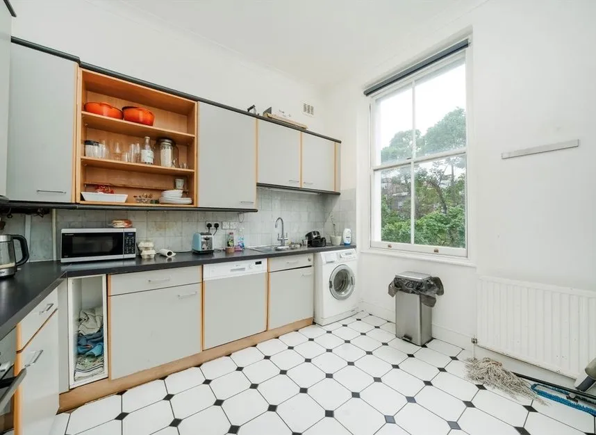 Haverstock Hill, Belsize Park, NW3, photo 2