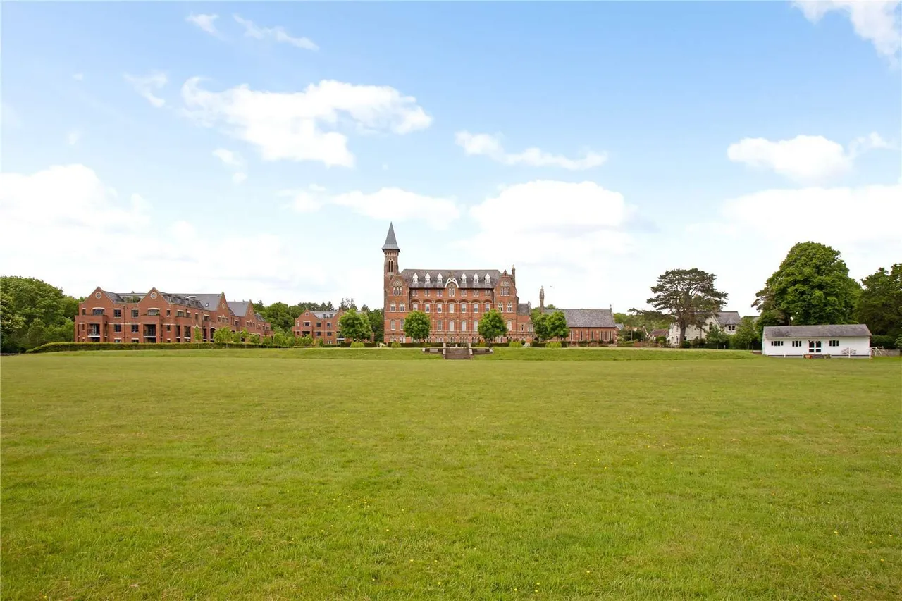 2 bed flat for sale, Little Trodgers Lane, Mayfield, TN20