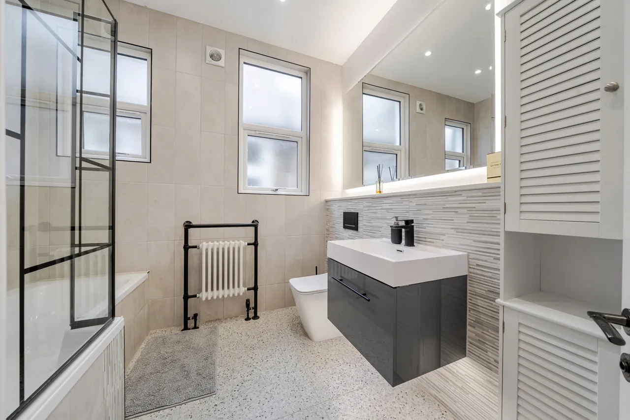 Bellingham Road, SE6, photo 12