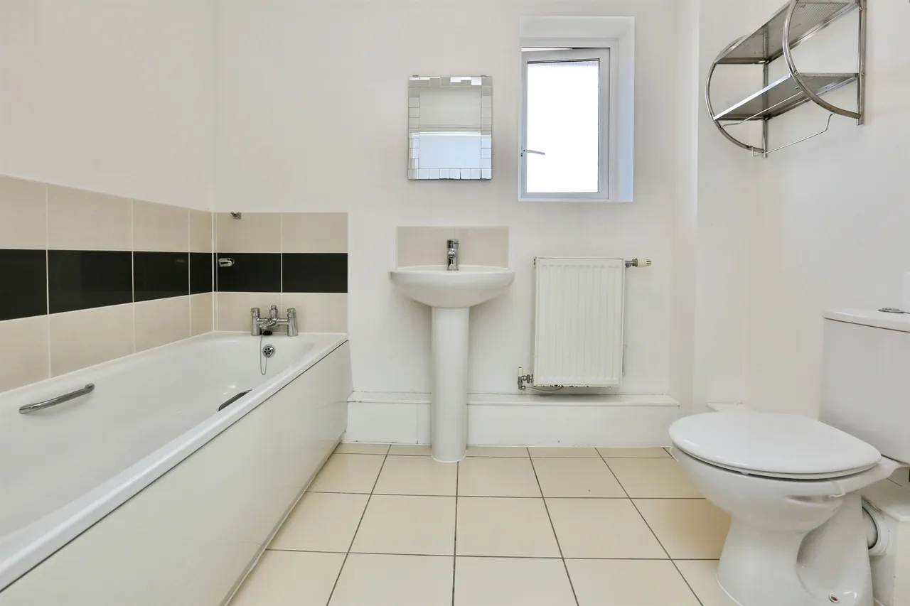 Little Woodham Lane, Gosport, PO13, photo 9