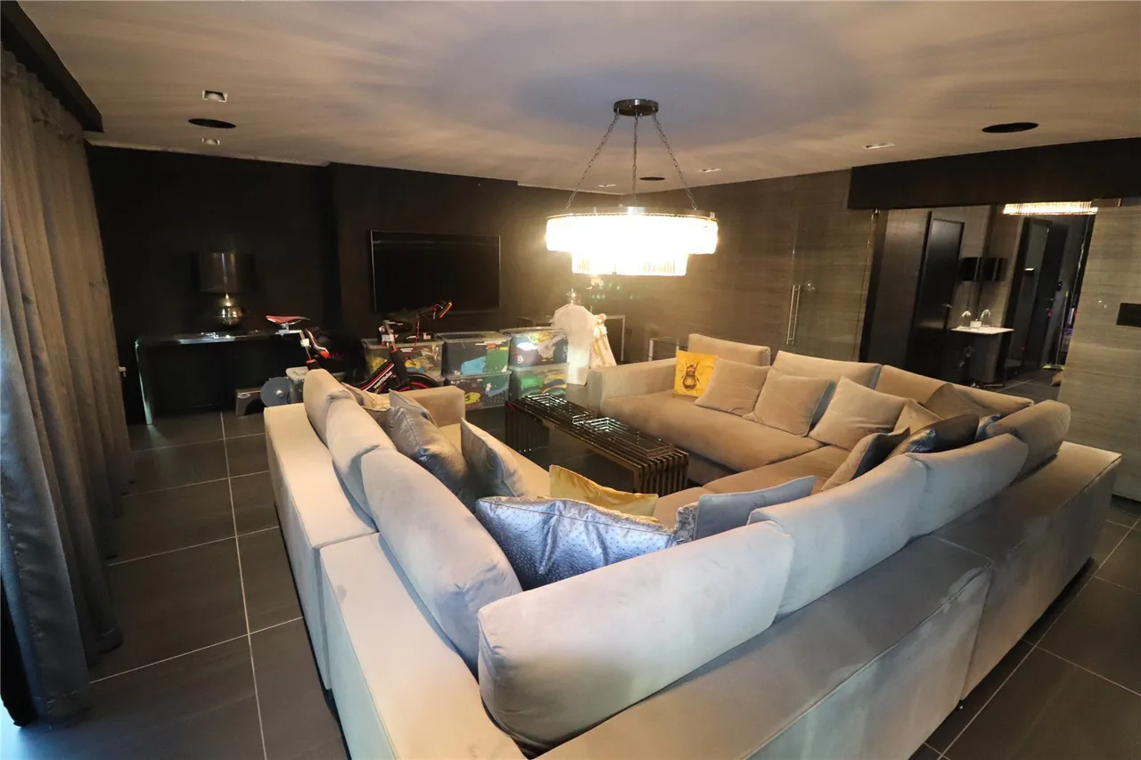 Hall Green Lane, Hutton, Brentwood, Essex, CM13, photo 2