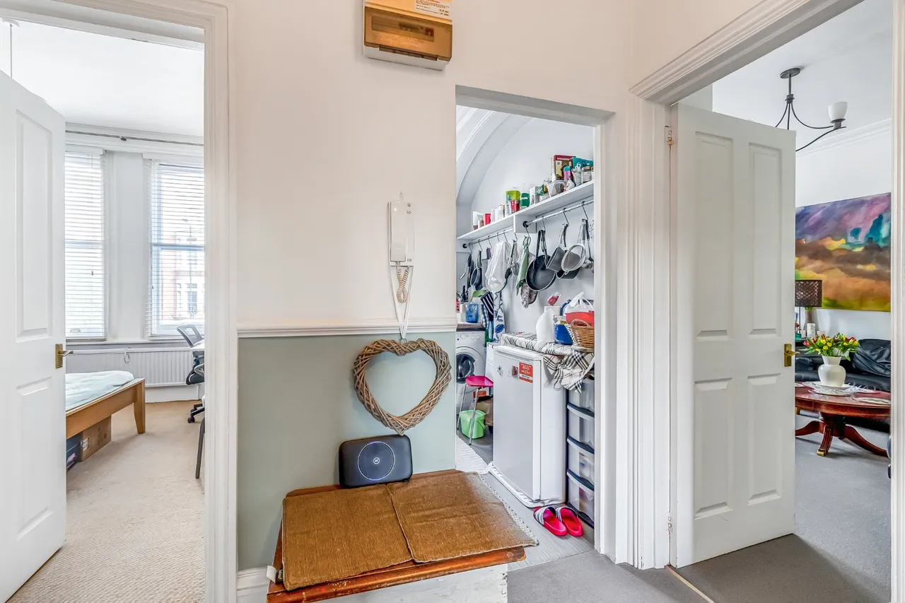 Finchley Road, Hampstead, NW3, photo 8