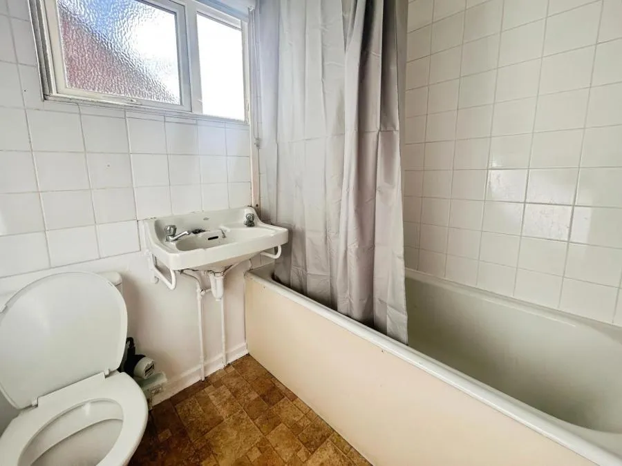 The Broadway, Thatcham, RG19, photo 7