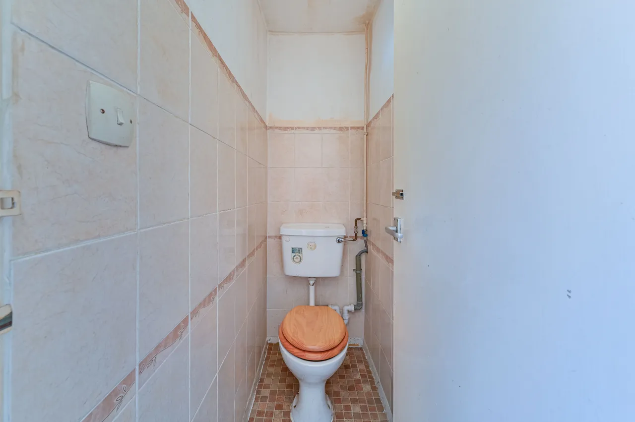 9 Rowan Avenue, London, photo 8