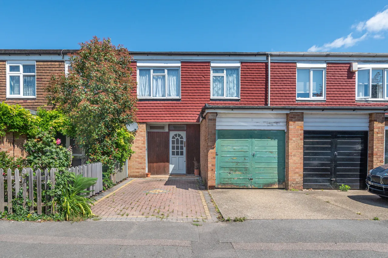 3 bed house for sale — 9 Rowan Avenue, London