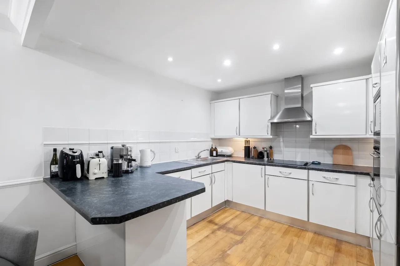 Cotton Row, London, SW11, photo 2