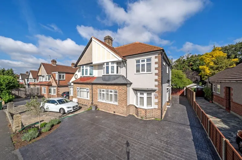 5 bed property for sale — Faraday Avenue, 203 Faraday Avenue Sidcup Greater London Sidcup, SIDCUP, Kent, DA144JE