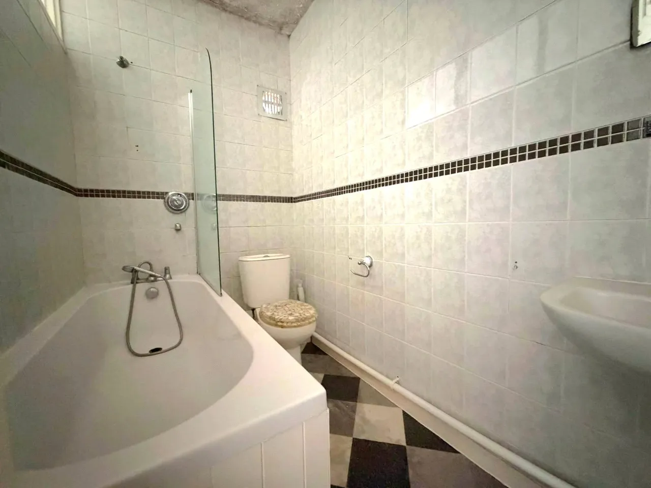 Walton Road, Woking, GU21, photo 5