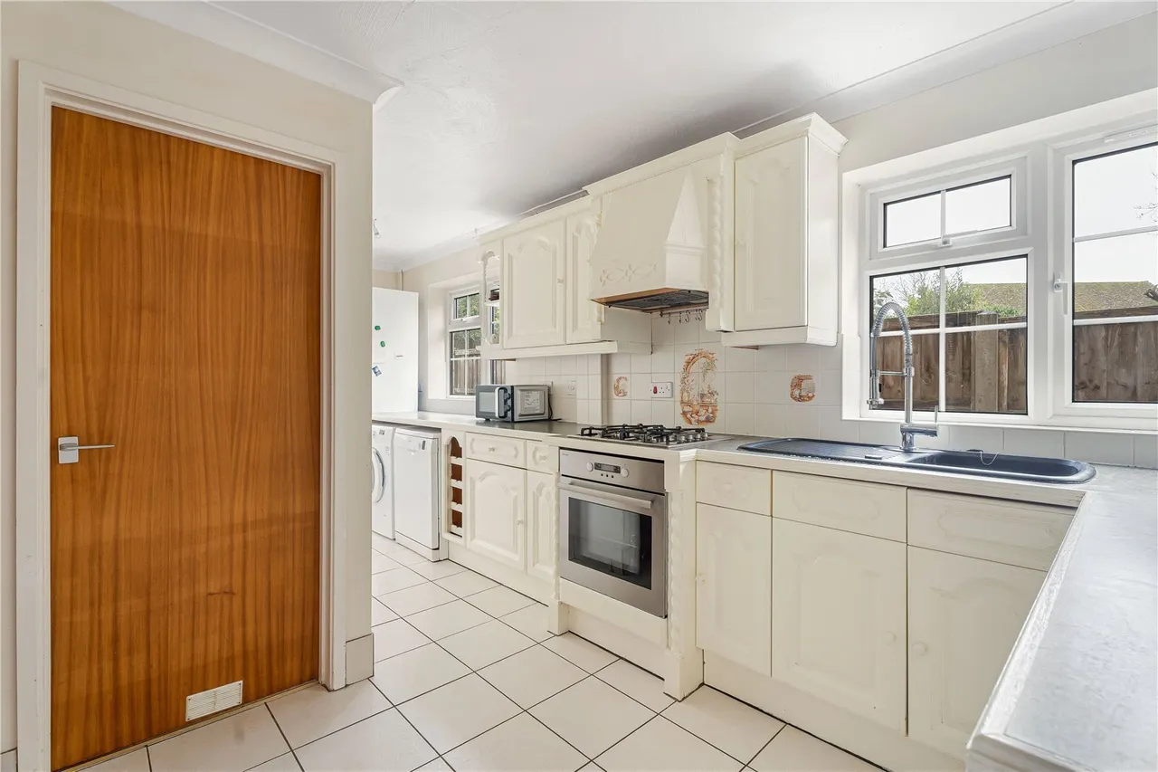 Victoria Road, Oundle, PE8, photo 6