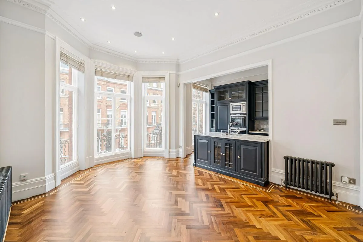 2 bed flat for sale, Rosary Gardens, London, SW7