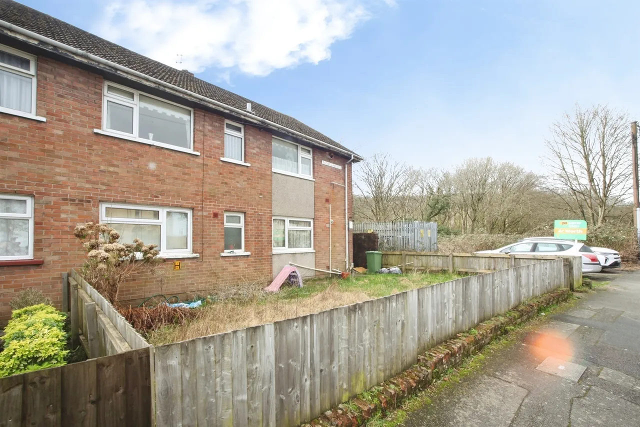 2 bed flat for sale, Eglwys Avenue, Pontypridd, CF37