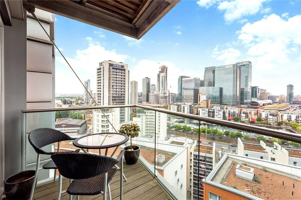 1 bed flat for sale — New Providence Wharf, 1 Fairmont Avenue, Canary Wharf, London, E14 9PJ