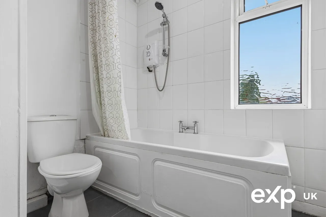 Basford Road, Nottingham, NG6, photo 17