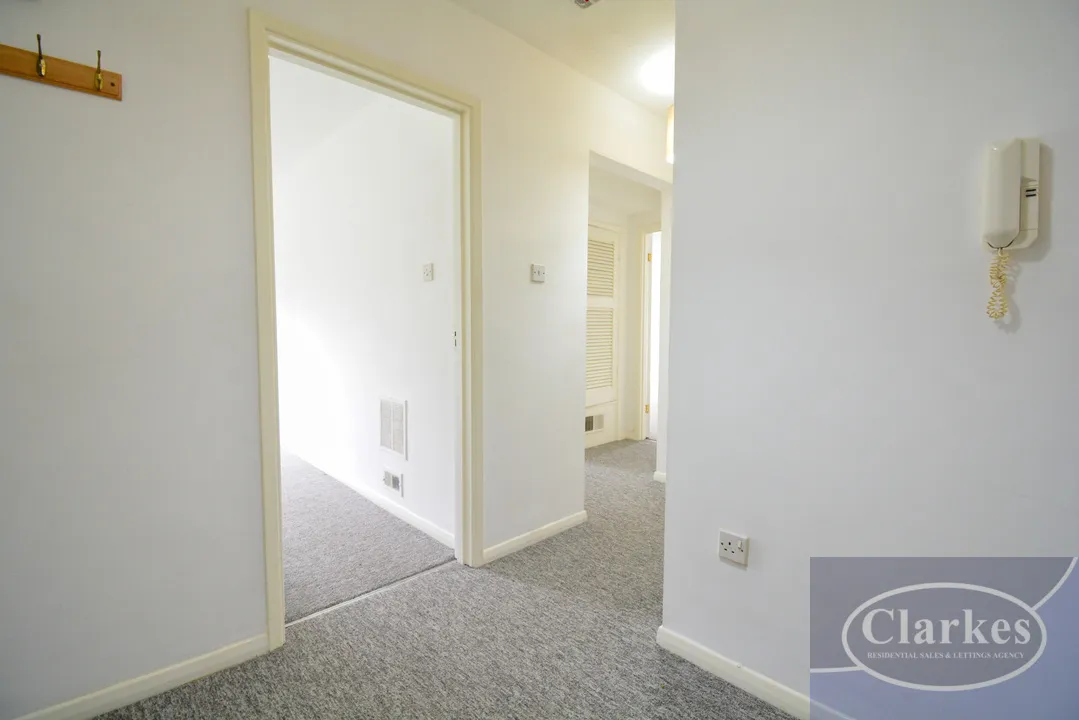 Bed First Floor Flat in Meyrick Park, photo 7