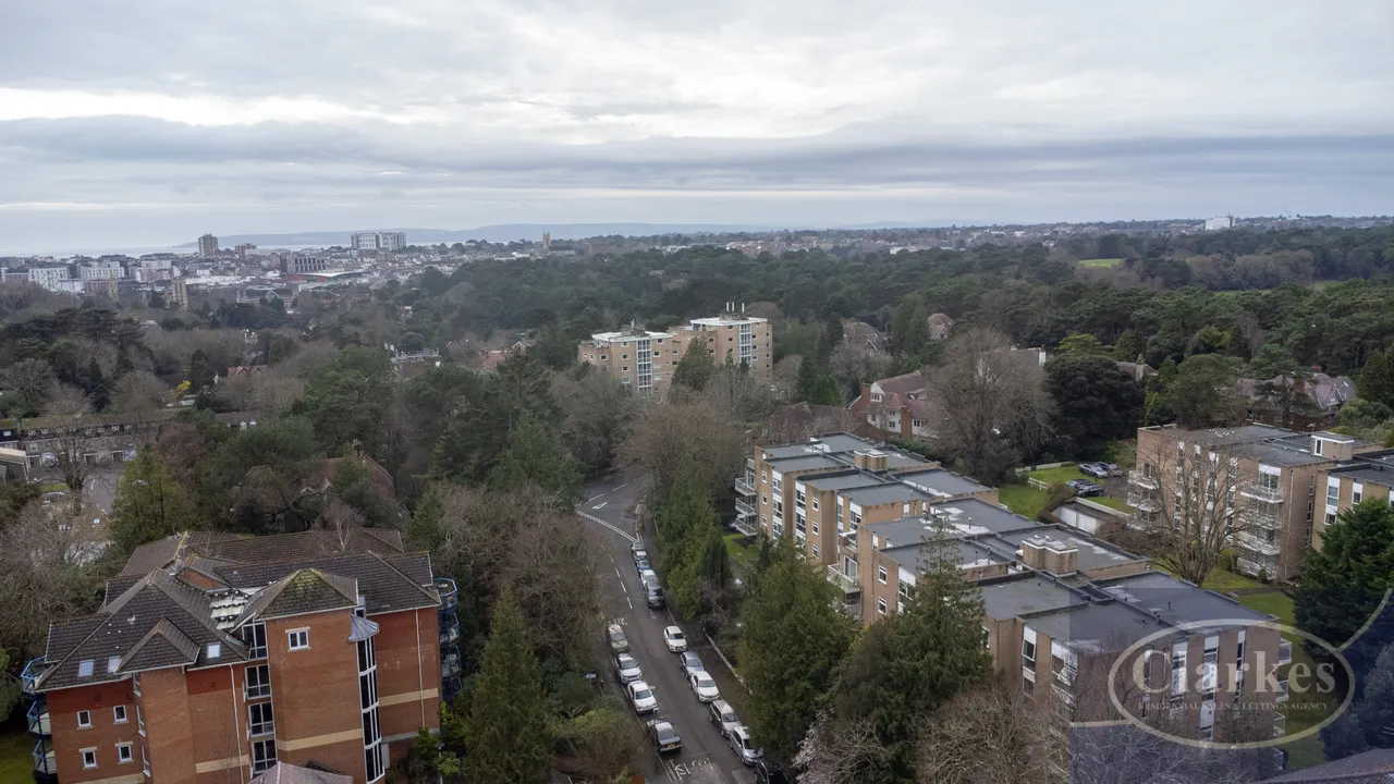 Bed First Floor Flat in Meyrick Park, photo 14