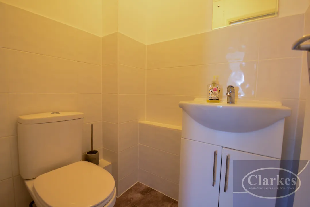 Bed First Floor Flat in Meyrick Park, photo 11