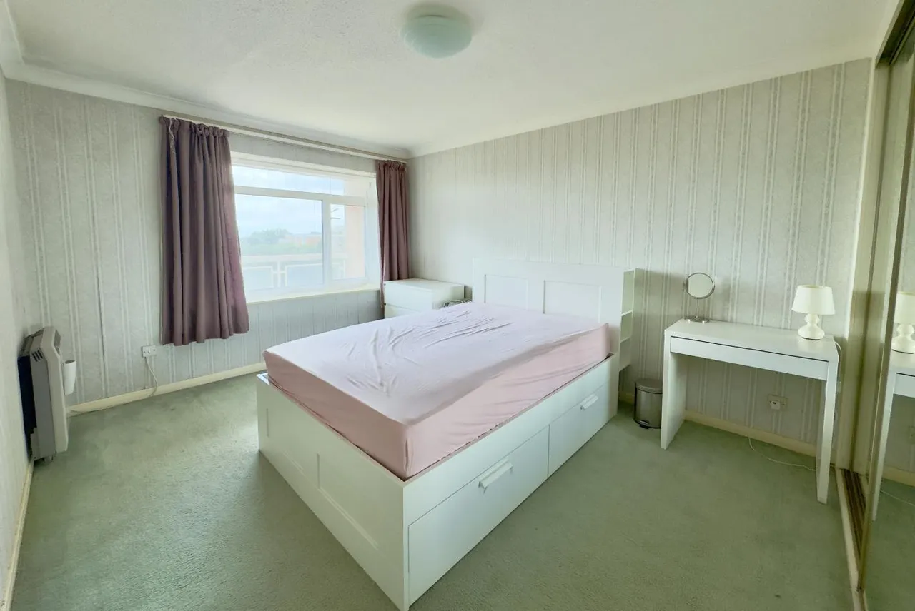 Hamble Court, BH1, photo 11