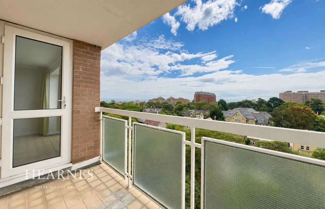2 bed flat for sale, Hamble Court, BH1