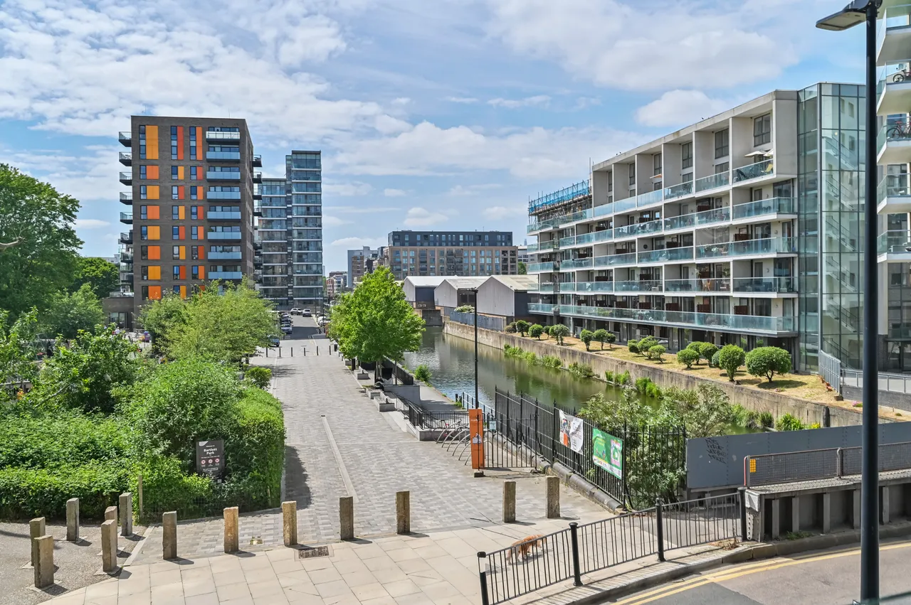 Flat 201, Wimhurst Court, London, photo 4
