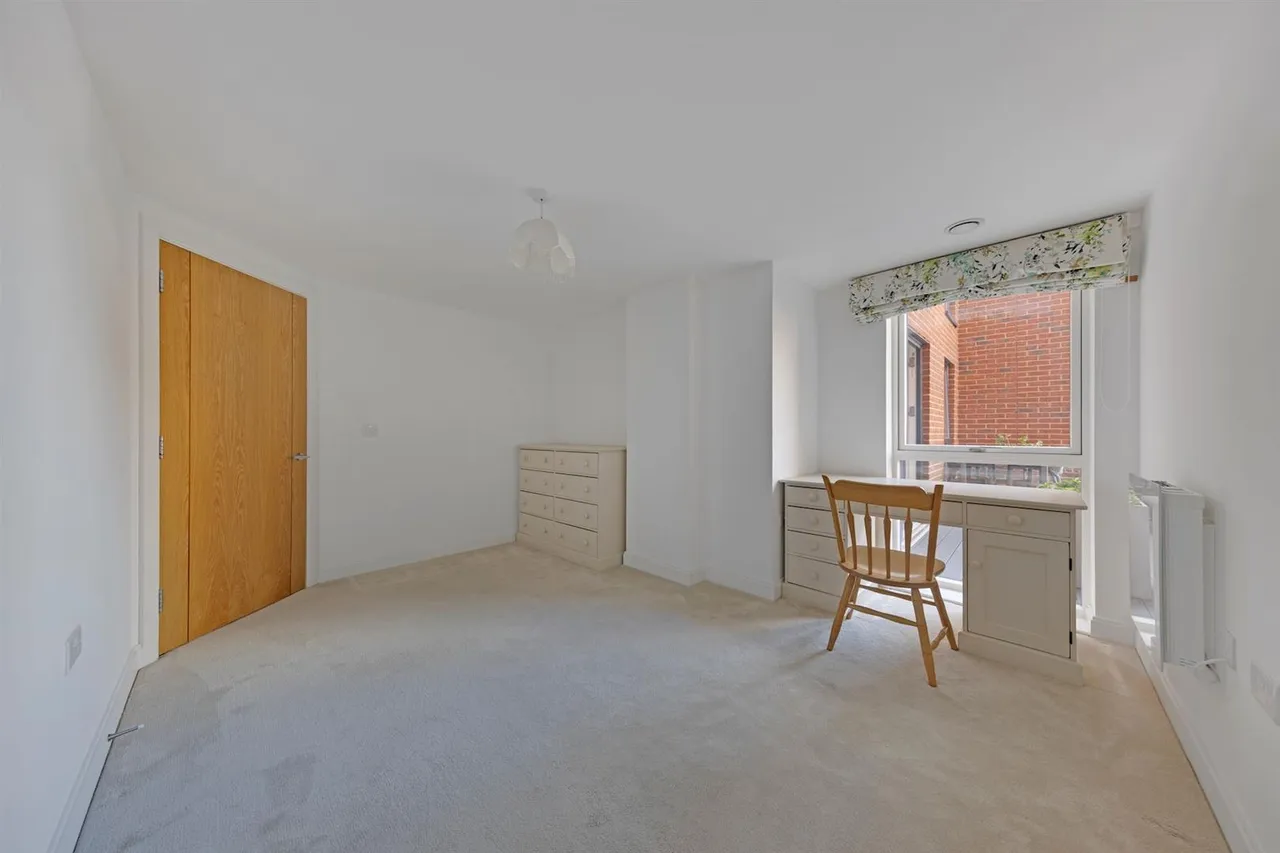 High Street, Cobham, KT11, photo 7