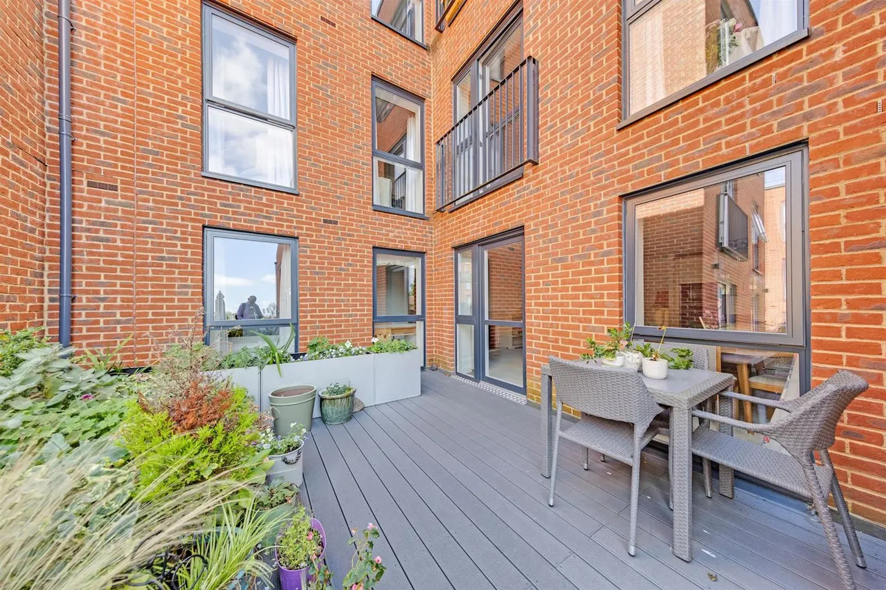 High Street, Cobham, KT11, photo 5