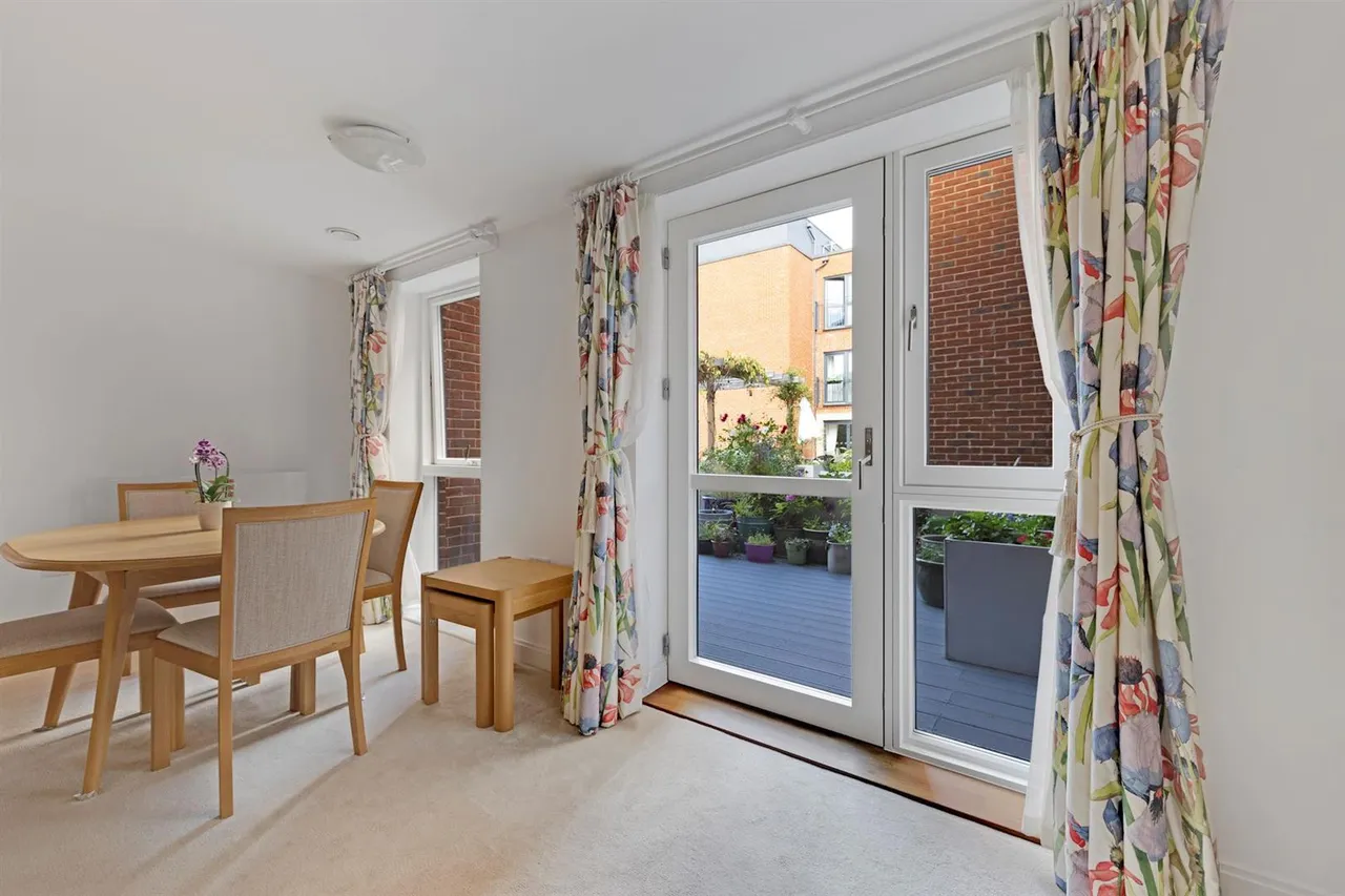 High Street, Cobham, KT11, photo 13