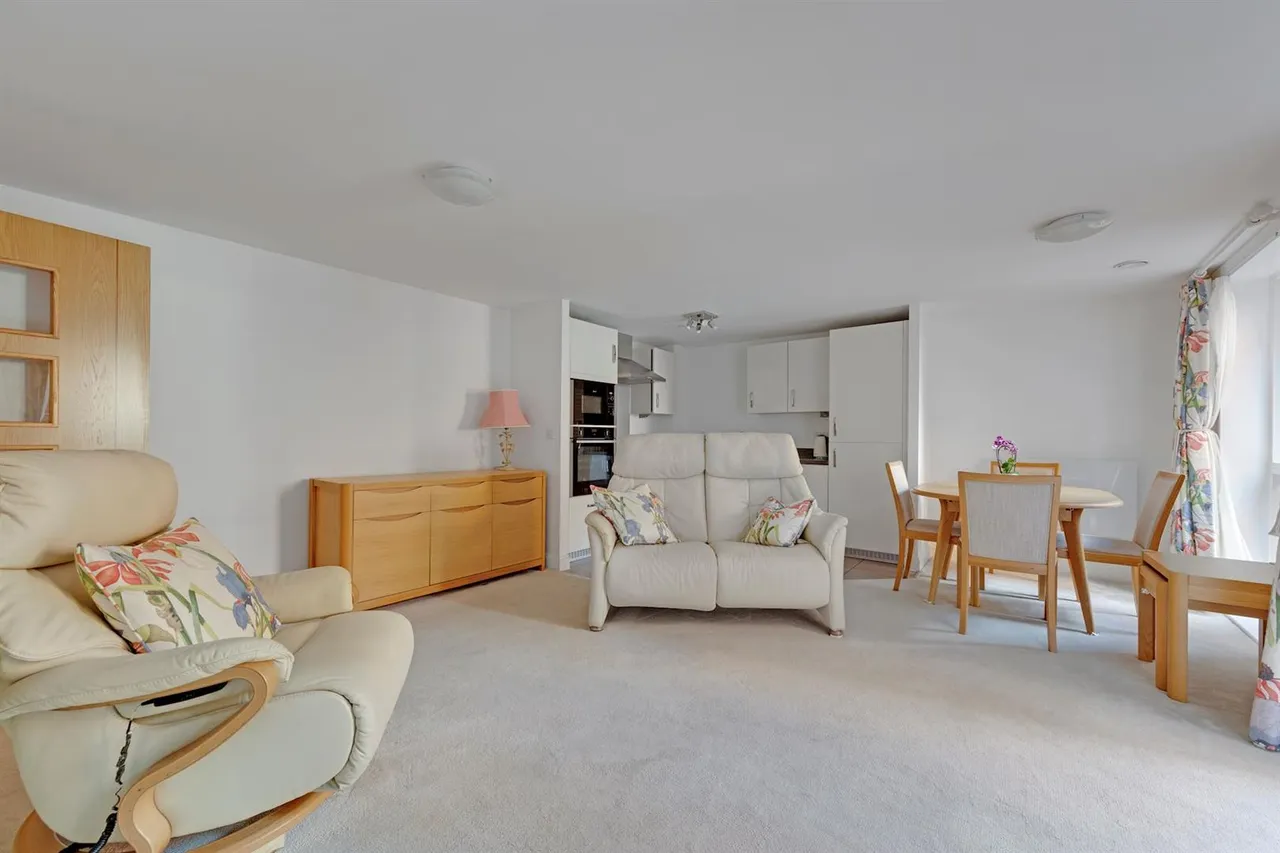 High Street, Cobham, KT11, photo 14