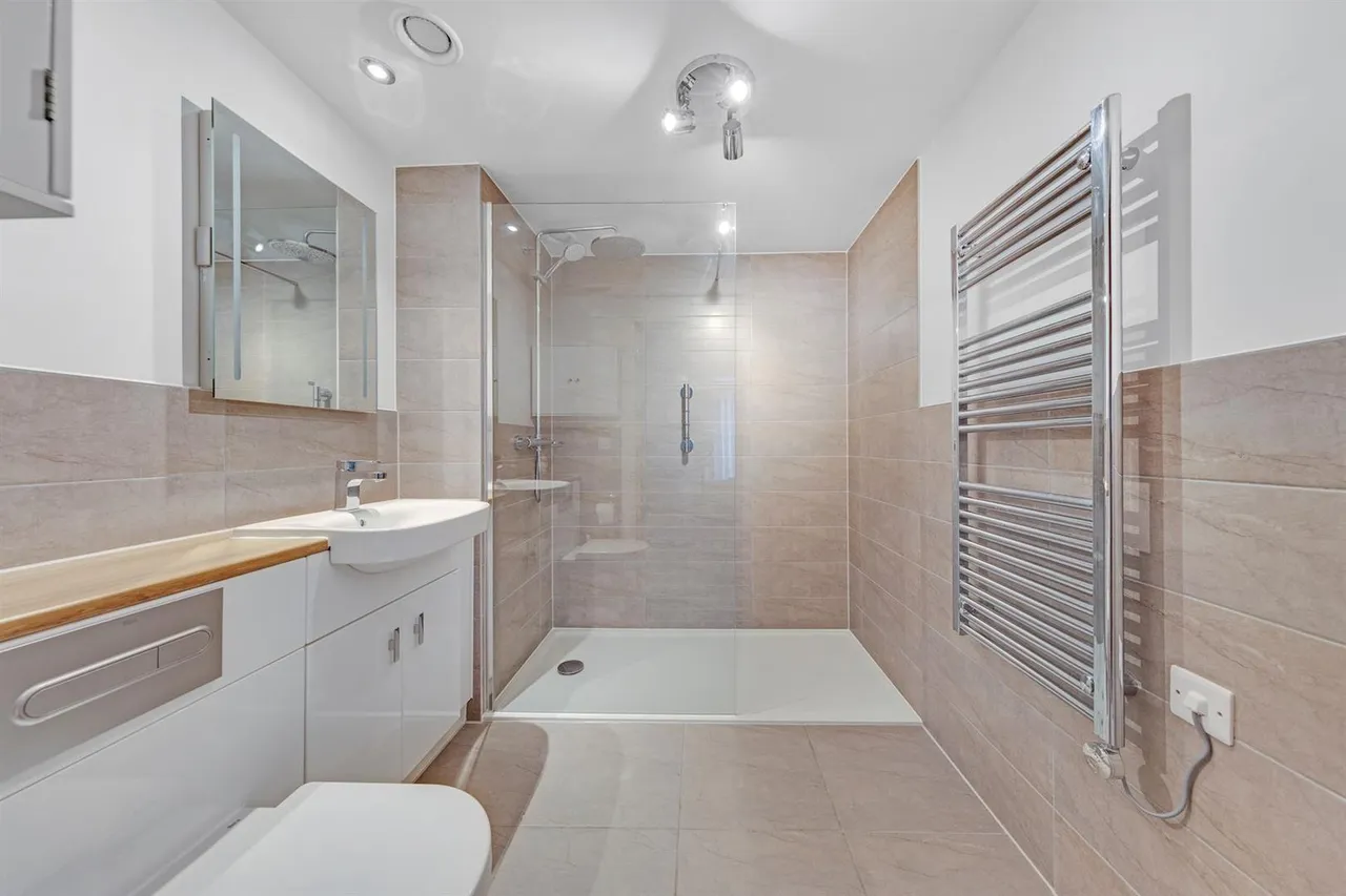 High Street, Cobham, KT11, photo 6